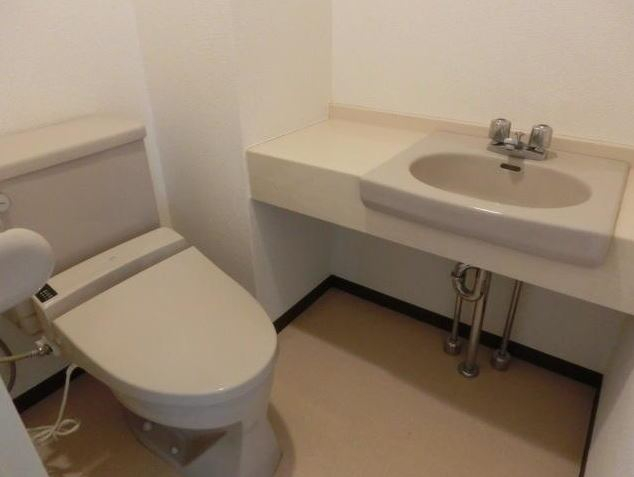 トイレ　別部屋の写真です ブロンズストーン宇田川