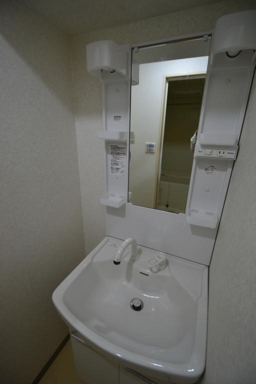 洗面設備　洗面化粧台　脱衣場付きです。