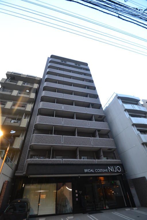 建物外観　分譲賃貸のようにエントランスも豪華です