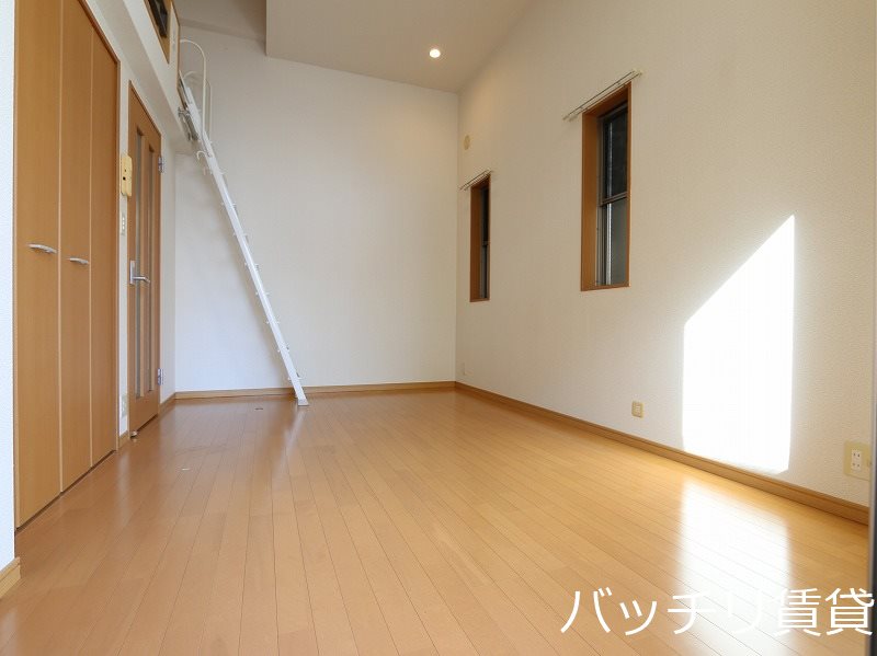 居室・リビング　同型イメージの為、現状を優先致します