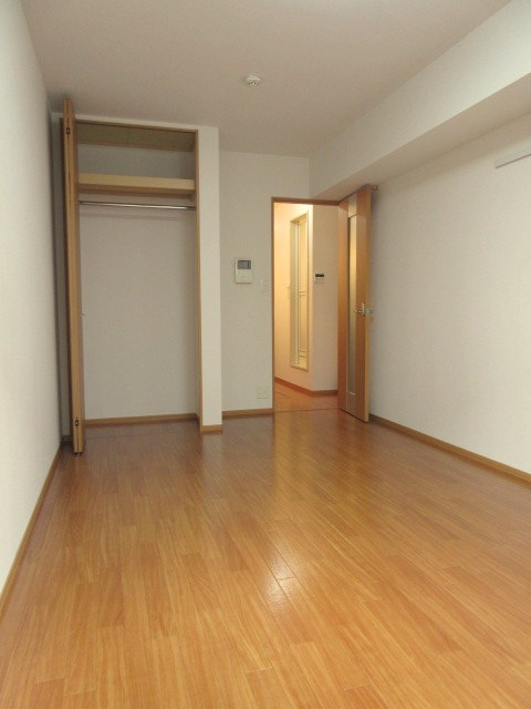 その他部屋・スペース　広々とした洋室８．１帖