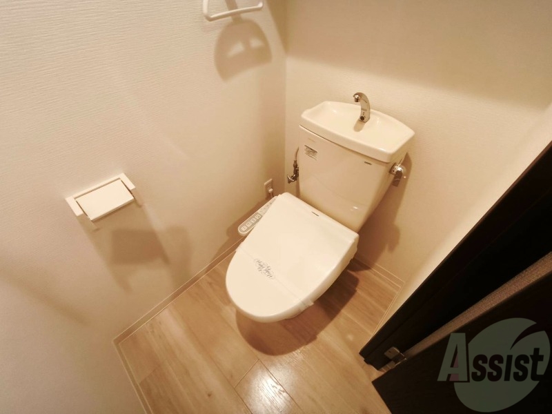 トイレ　こちらはトイレです。清潔感があり、安心して使用できます。