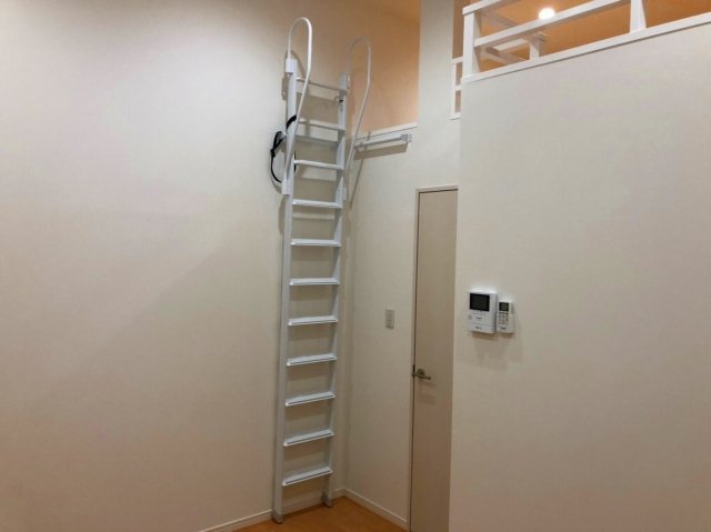 居室・リビング　別部屋参考写真となります