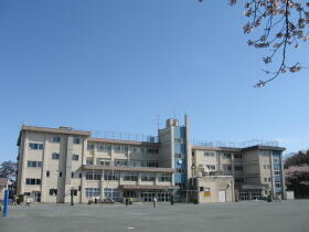 小学校　羽村市立小作台小学校（小学校）まで432m