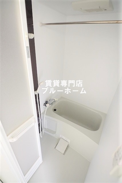 バス・シャワールーム　浴室乾燥付きバスルーム！
