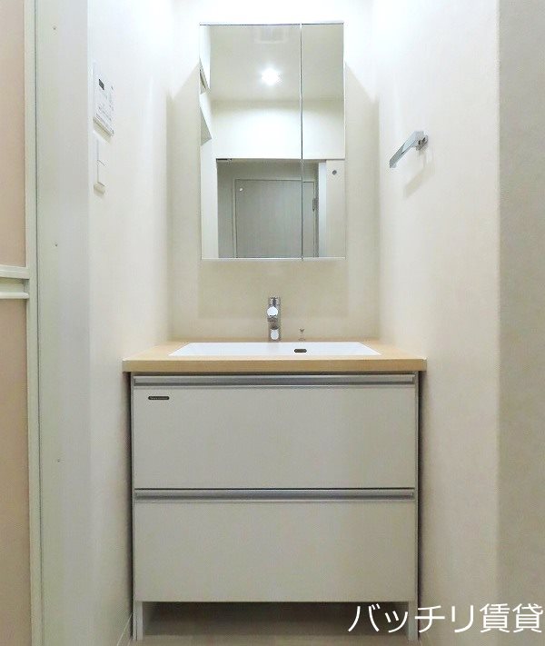 洗面設備　同型タイプの写真となります　現状優先