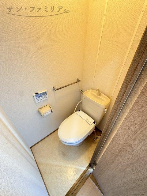 トイレ　※クリーニング前の写真です