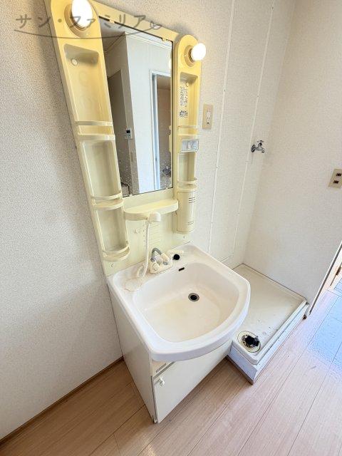 洗面設備　※クリーニング前の写真です