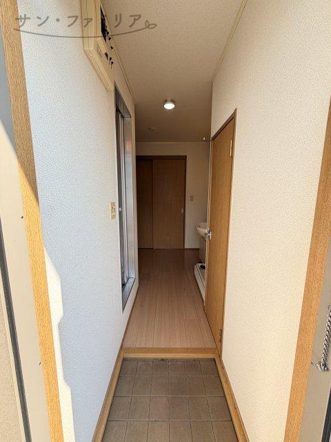 玄関　※クリーニング前の写真です