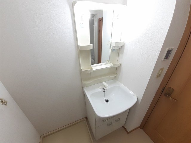 洗面設備　脱衣スペースもあります