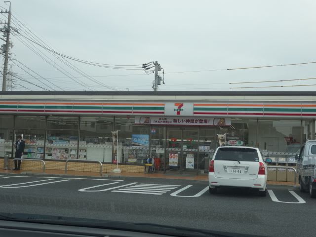 コンビニ　セブンイレブン（コンビニ）まで420m