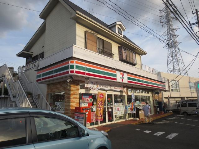 コンビニ　セブンイレブン（コンビニ）まで300m