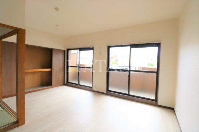 居室・リビング　同物件別部屋です。