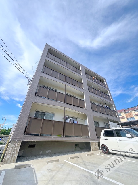エントランス　落ち着いたエントランス。マンションを演出します。