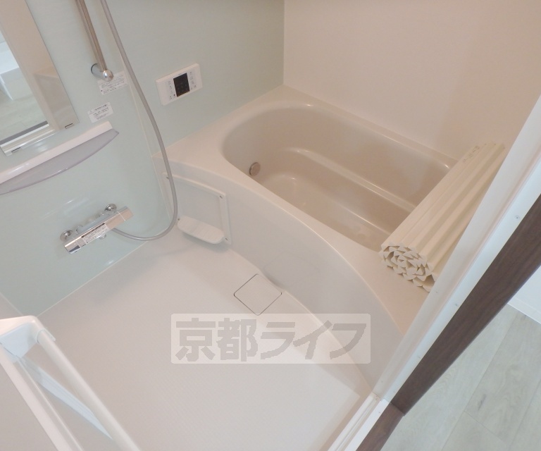 バス・シャワールーム　ゆったり浸かれるお風呂です。