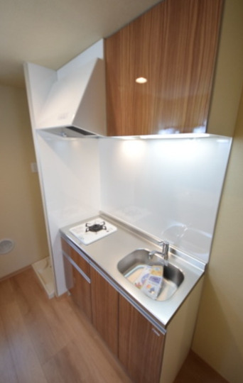 キッチン　別部屋の画像を使用しております。