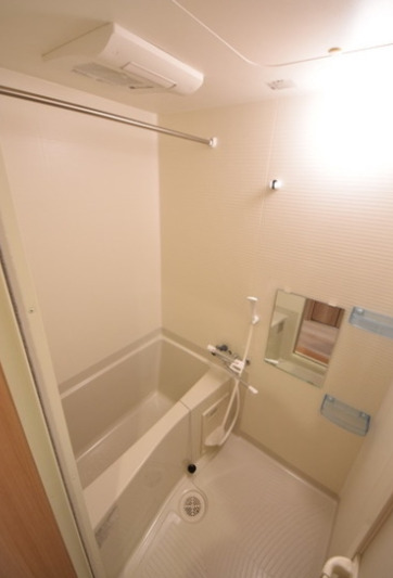 バス・シャワールーム　別部屋の画像を使用しております。