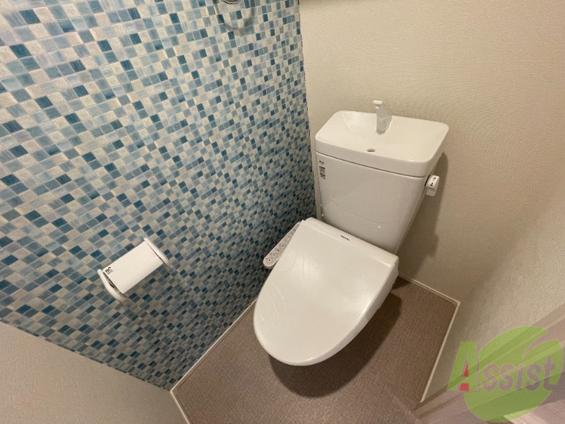 トイレ　トイレはこちらのウォシュレット付きになりますね。