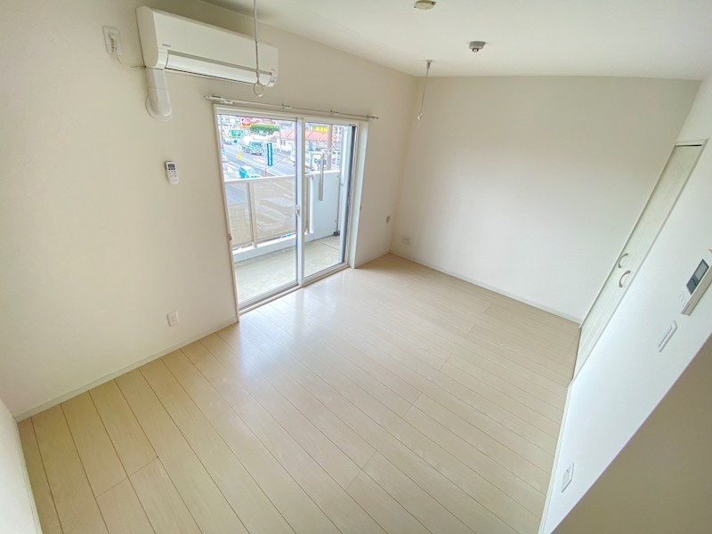 居室・リビング　実際のお部屋は反転タイプとなります。