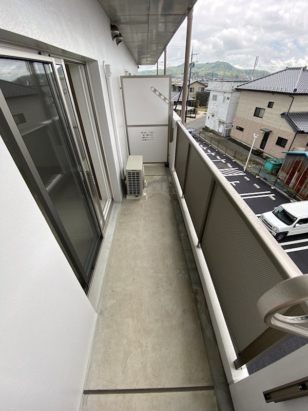 バルコニー　実際のお部屋は反転タイプとなります。