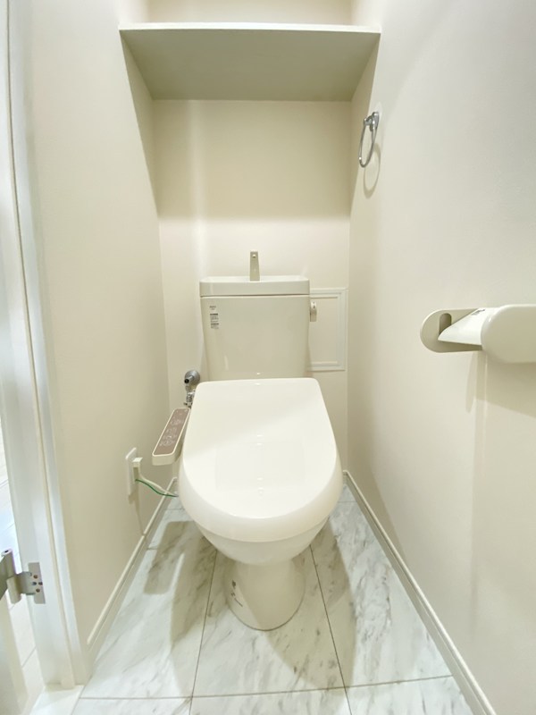 トイレ　実際のお部屋は反転タイプとなります。
