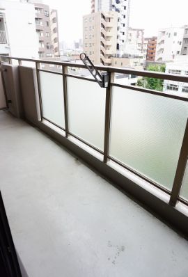 バルコニー　陽当たり良好なバルコニーです