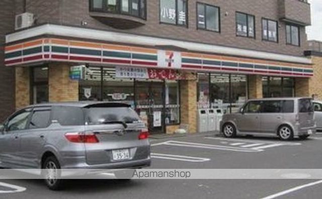 コンビニ　セブンイレブン（コンビニ）まで675m