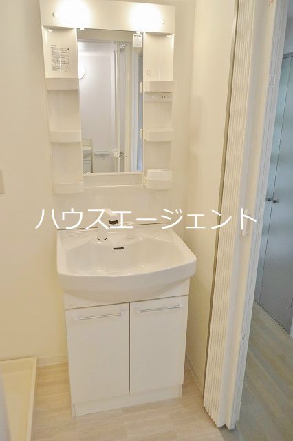 洗面設備　洗面台です。※参考画像