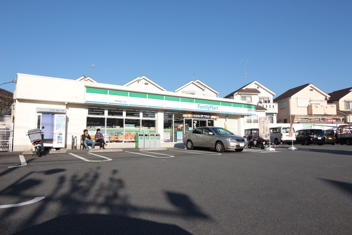 コンビニ　ファミリーマート（コンビニ）まで163m