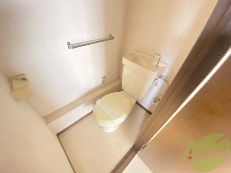 トイレ　シンプルなトイレです。問題なくお使いいただけます。