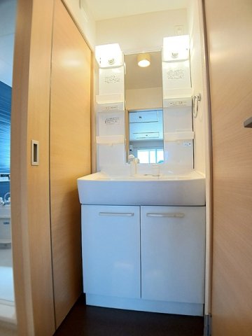 洗面設備　使いやすい洗面所です