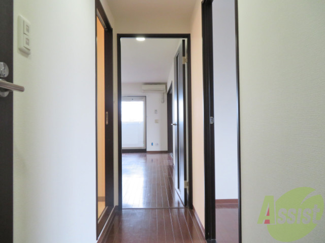 玄関　玄関からのお部屋です。床の色オシャレですね。