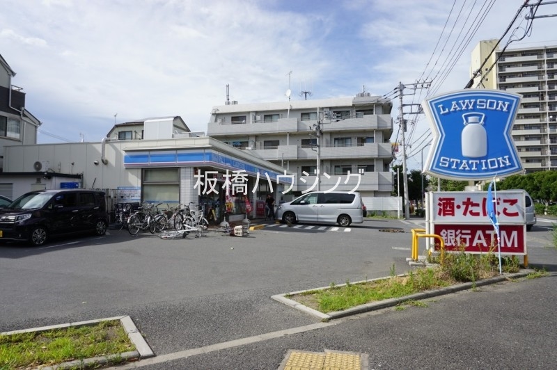 コンビニ　ローソン新高島平南店（コンビニ）まで920m