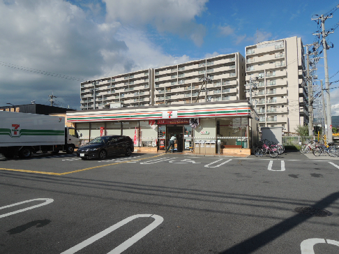 コンビニ　セブンイレブン 八尾天王寺屋2丁目店（コンビニ）まで609m