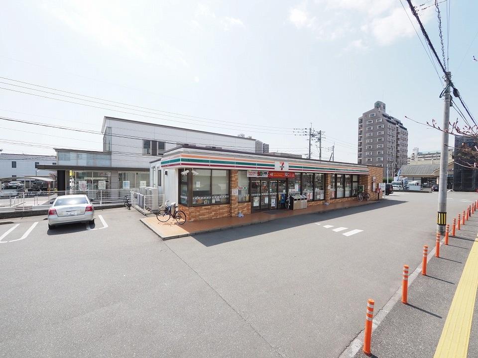 コンビニ　セブンイレブン（コンビニ）まで400m