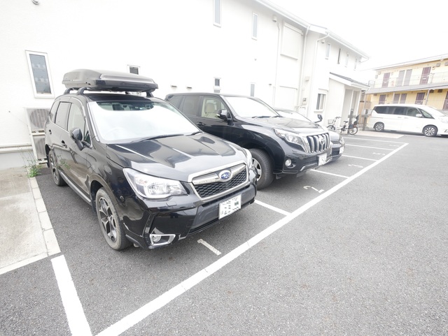 駐車場　★敷地内に舗装された駐車場がございます★