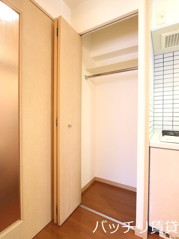 収納　画像は別号室の為、現状優先になります。