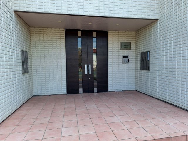 エントランス　★南側のエントランスもオートロック付き★
