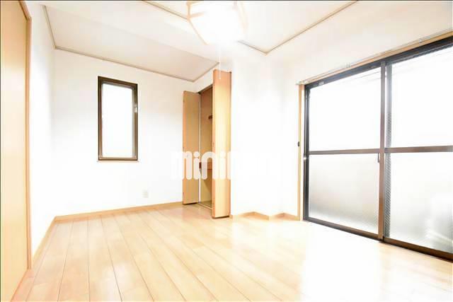 居室・リビング　２面遮光のお部屋です
