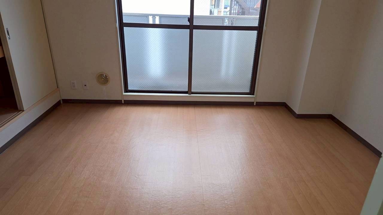居室・リビング　＊写真は同タイプの別のお部屋の写真になります