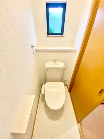 トイレ　※同物件別号室の写真になります