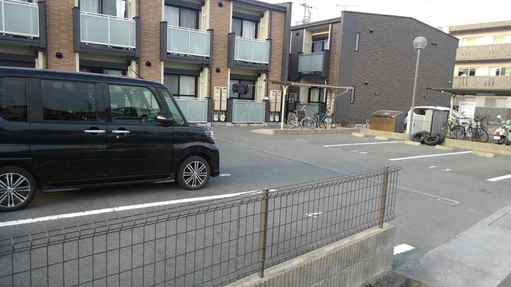 その他　駐車場完備