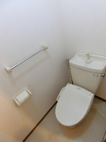 トイレ　別号室の写真です。