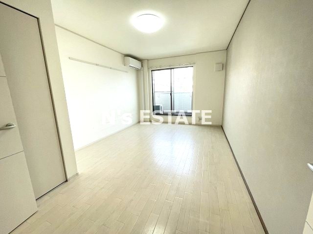 ラフィーネ神戸NorthWingの居間写真