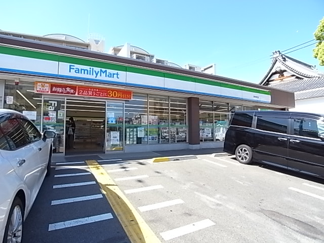 コンビニ　ファミリーマート 灘神前町店（コンビニ）まで526m