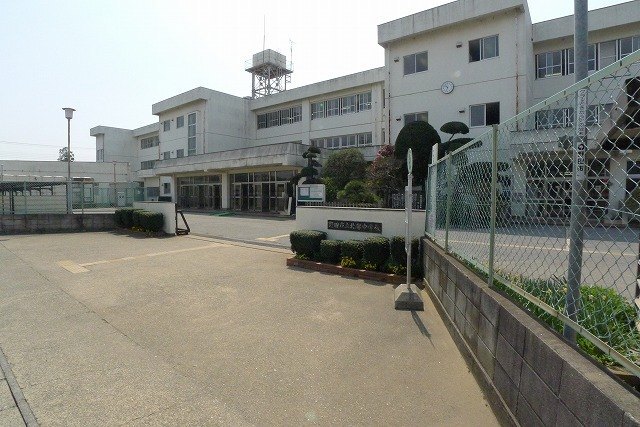 中学校　野田市立北部中学校（中学校）まで613m