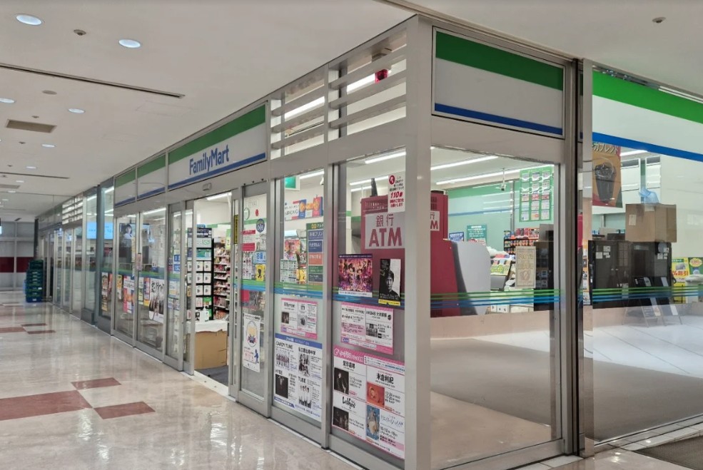 コンビニ　ファミリーマートニューピア竹芝店（コンビニ）まで259m