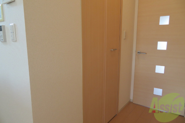 収納　収納はこんな感じで、中が気になりますね。