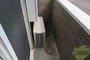 バルコニー　ベランダは小さめですが洗濯物は干せそうです。