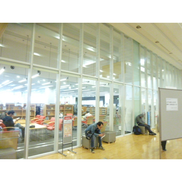 図書館　江戸川区立篠崎図書館（図書館）まで211m